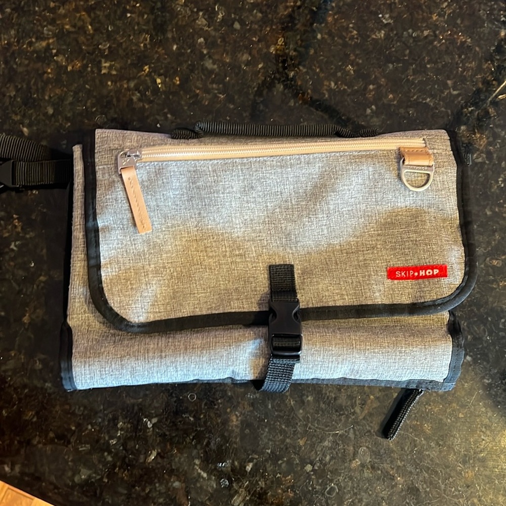 Skip Hop Pronto Baby Changing Station